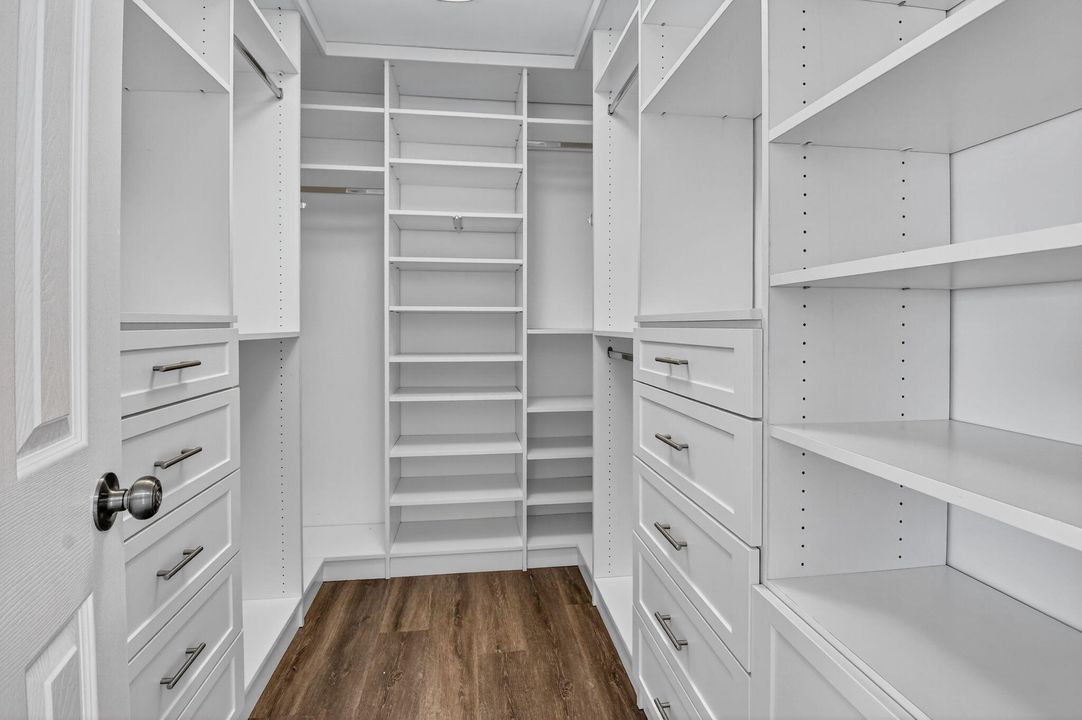 合同活跃: $975,000 (3 贝兹, 2 浴室, 1908 平方英尺)