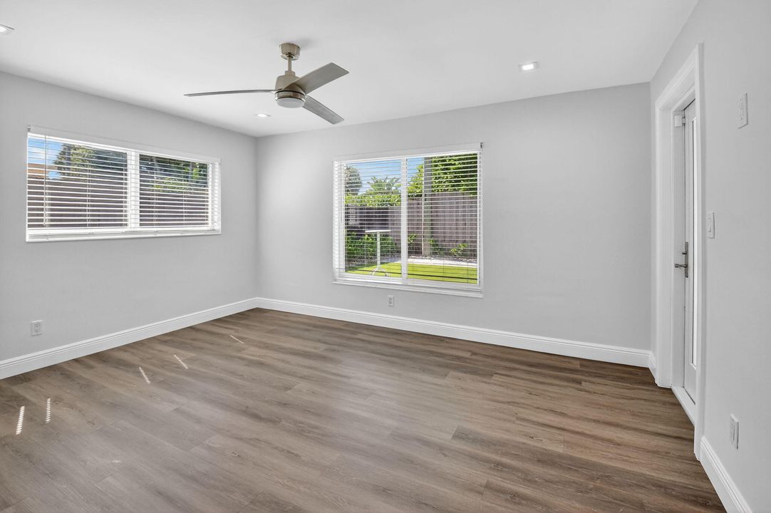 合同活跃: $975,000 (3 贝兹, 2 浴室, 1908 平方英尺)