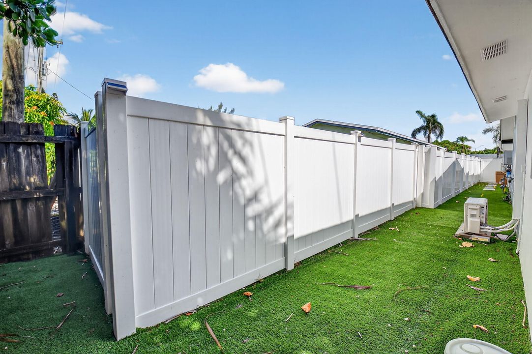 合同活跃: $975,000 (3 贝兹, 2 浴室, 1908 平方英尺)