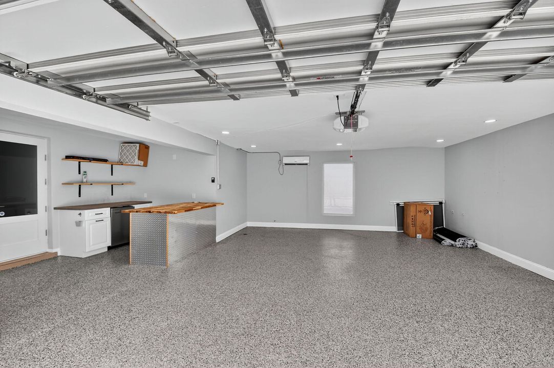 合同活跃: $975,000 (3 贝兹, 2 浴室, 1908 平方英尺)