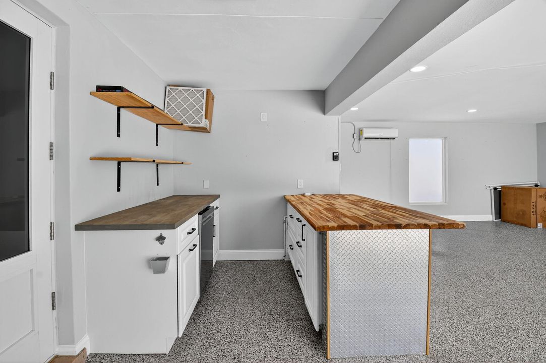 合同活跃: $975,000 (3 贝兹, 2 浴室, 1908 平方英尺)