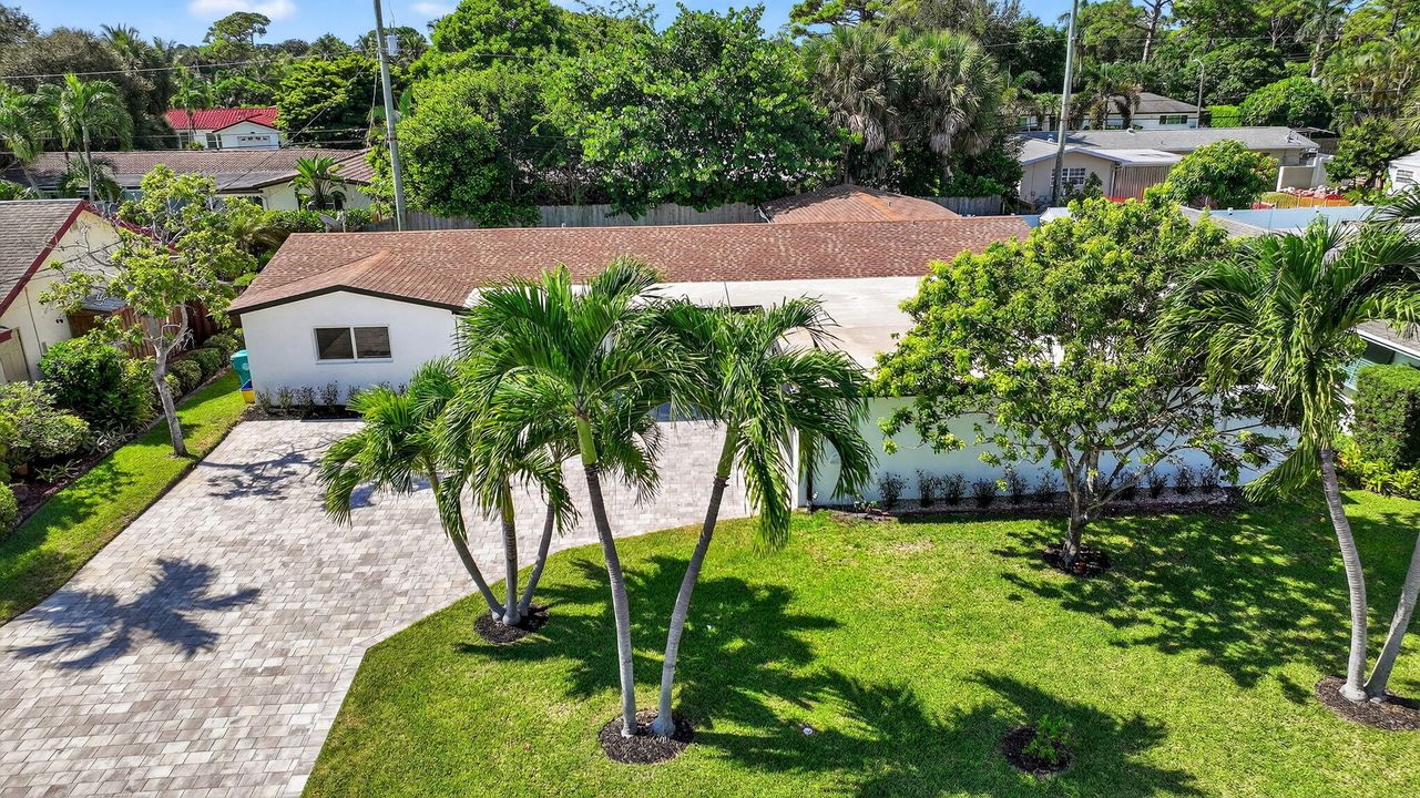 合同活跃: $975,000 (3 贝兹, 2 浴室, 1908 平方英尺)