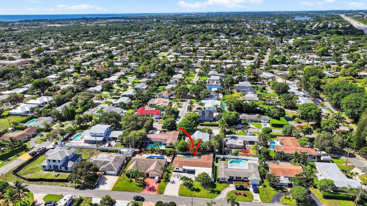 合同活跃: $975,000 (3 贝兹, 2 浴室, 1908 平方英尺)