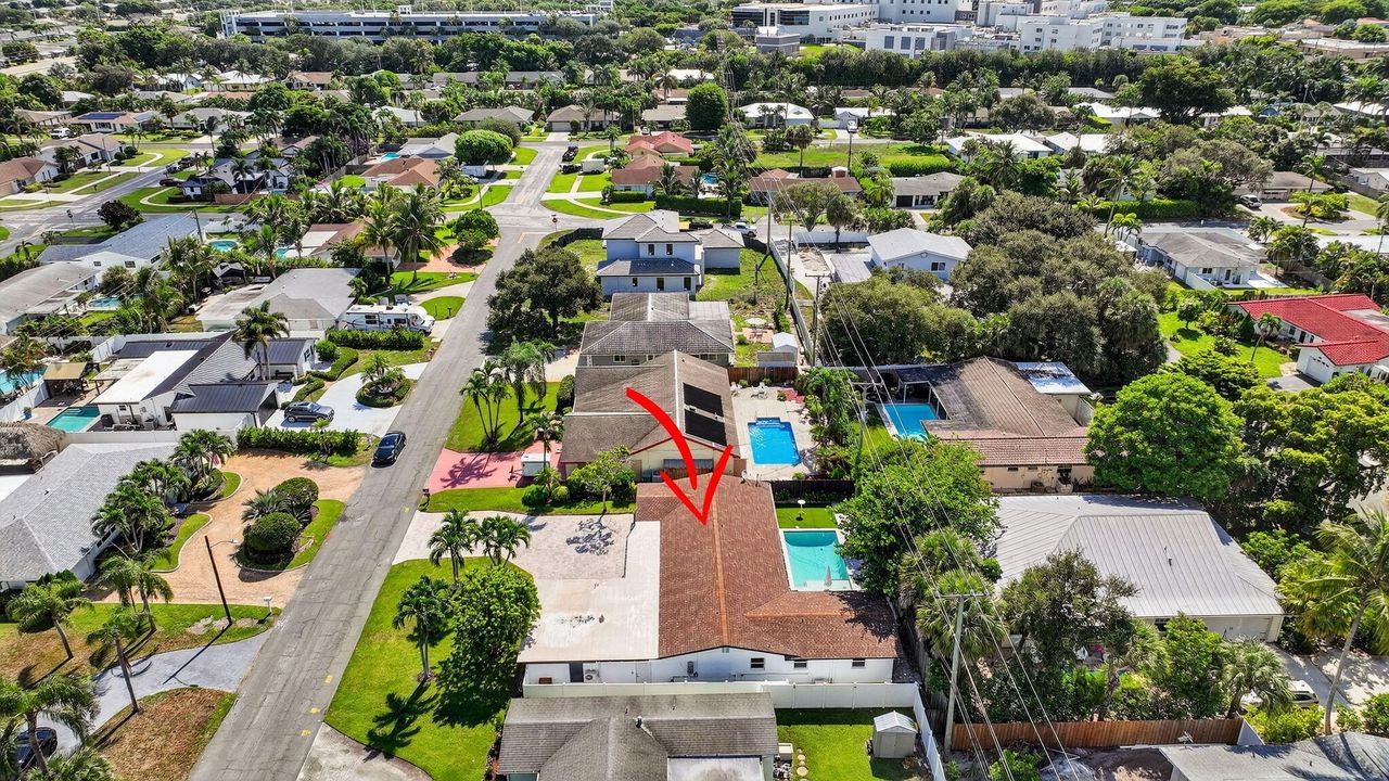 合同活跃: $975,000 (3 贝兹, 2 浴室, 1908 平方英尺)