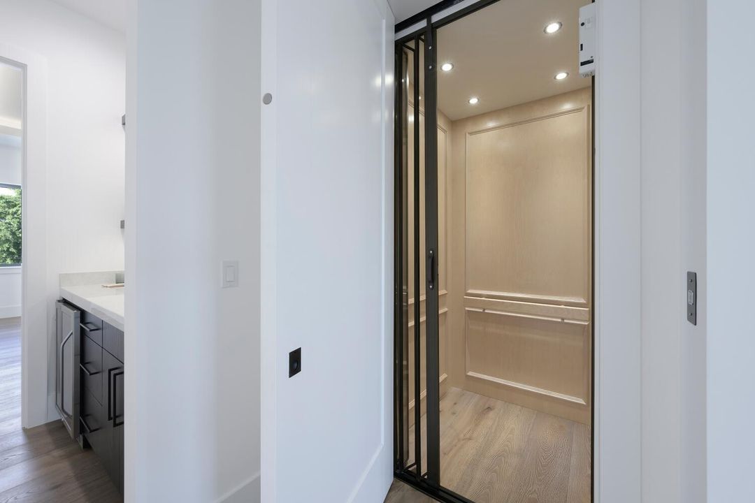 待售: $7,950,000 (5 贝兹, 5 浴室, 5686 平方英尺)