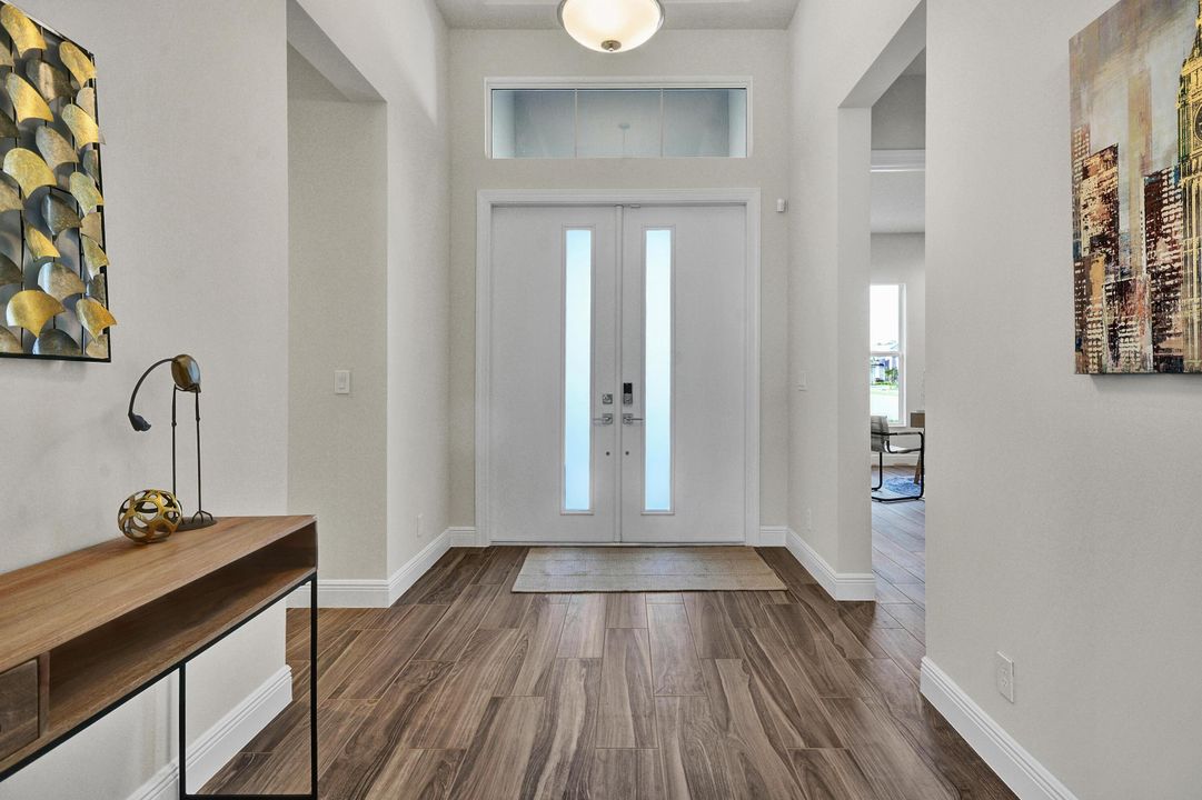 Под контрактом: $1,069,000 (3 спален, 3 ванн, 2628 Квадратных фут)