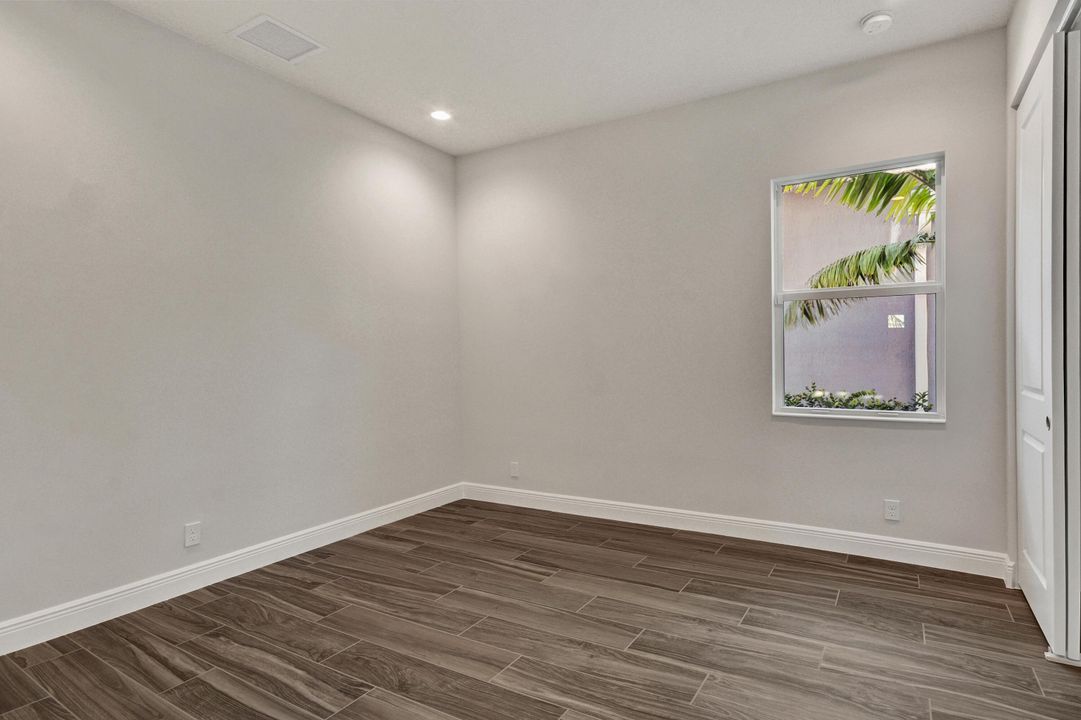 Под контрактом: $1,069,000 (3 спален, 3 ванн, 2628 Квадратных фут)