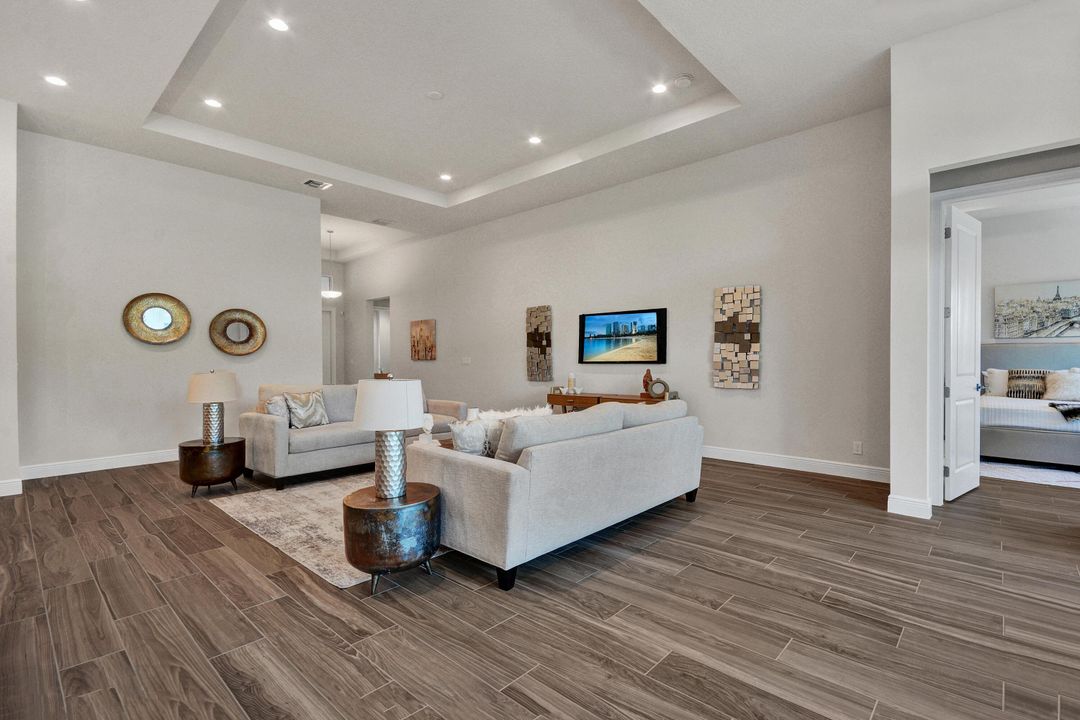 Под контрактом: $1,069,000 (3 спален, 3 ванн, 2628 Квадратных фут)