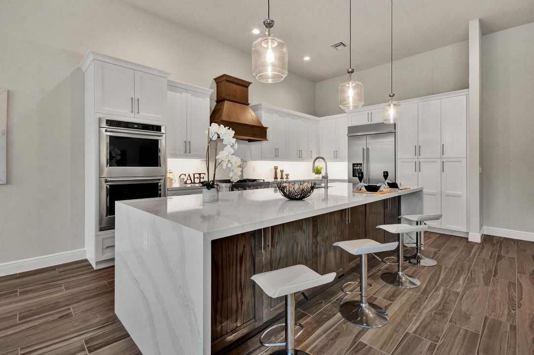 Под контрактом: $1,069,000 (3 спален, 3 ванн, 2628 Квадратных фут)