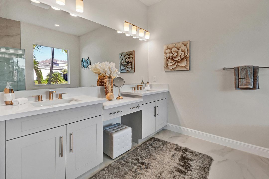 Под контрактом: $1,069,000 (3 спален, 3 ванн, 2628 Квадратных фут)