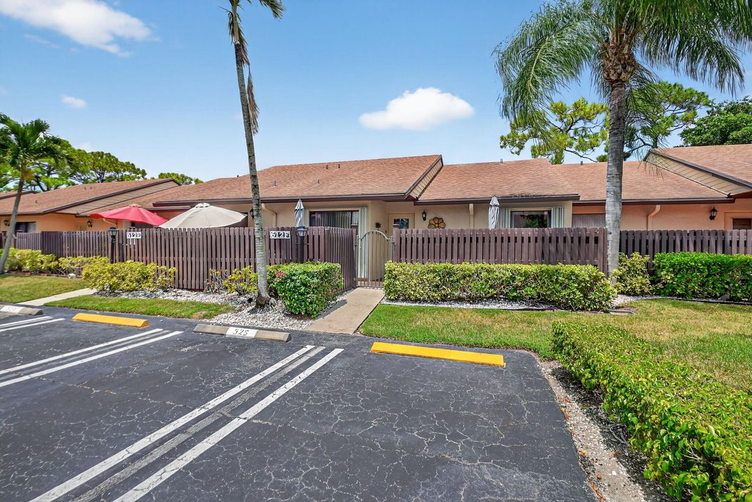 待售: $275,000 (2 贝兹, 2 浴室, 1370 平方英尺)