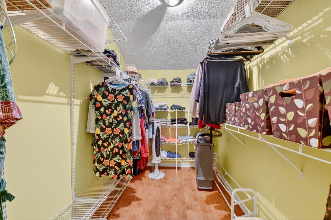 待售: $275,000 (2 贝兹, 2 浴室, 1370 平方英尺)