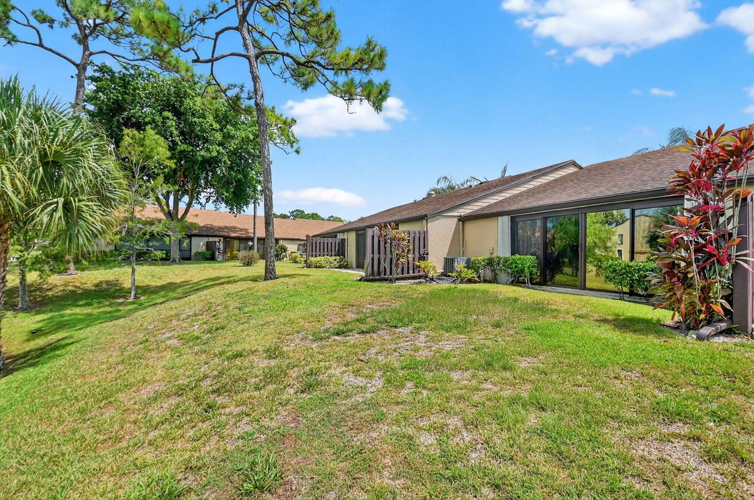 待售: $275,000 (2 贝兹, 2 浴室, 1370 平方英尺)