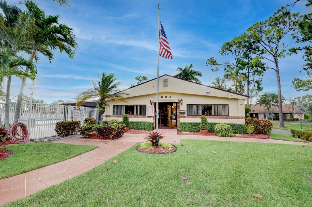 待售: $275,000 (2 贝兹, 2 浴室, 1370 平方英尺)