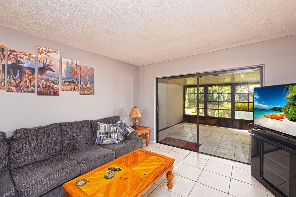 待售: $158,000 (2 贝兹, 2 浴室, 1078 平方英尺)