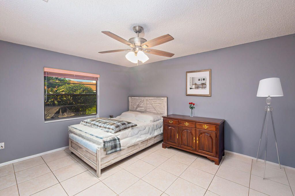 待售: $158,000 (2 贝兹, 2 浴室, 1078 平方英尺)