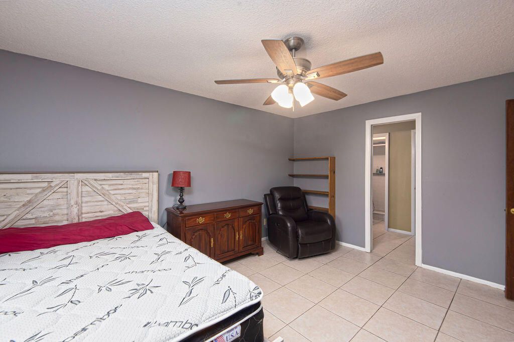 待售: $158,000 (2 贝兹, 2 浴室, 1078 平方英尺)