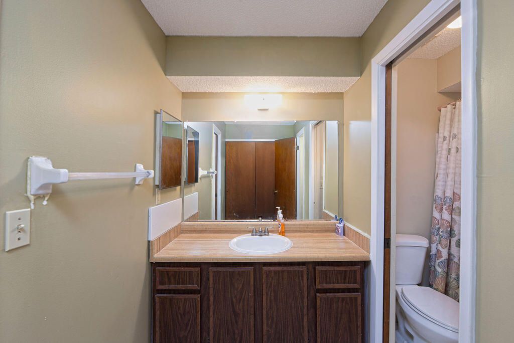 待售: $158,000 (2 贝兹, 2 浴室, 1078 平方英尺)