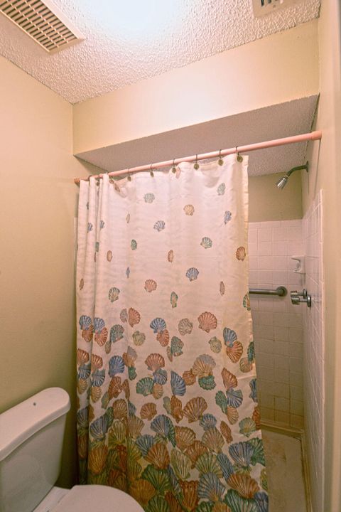 待售: $158,000 (2 贝兹, 2 浴室, 1078 平方英尺)