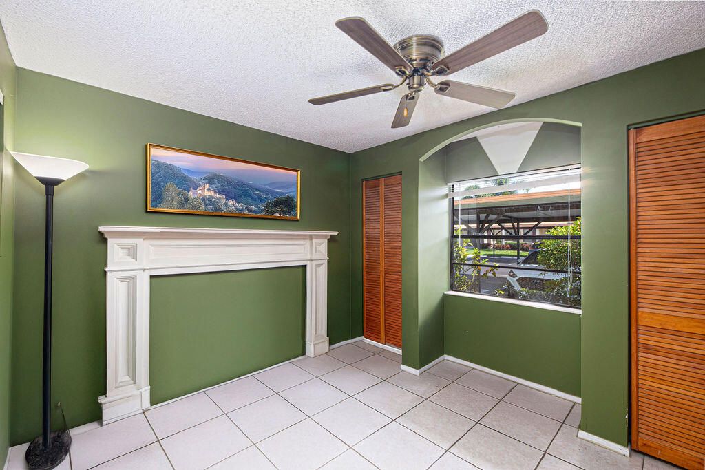 待售: $158,000 (2 贝兹, 2 浴室, 1078 平方英尺)