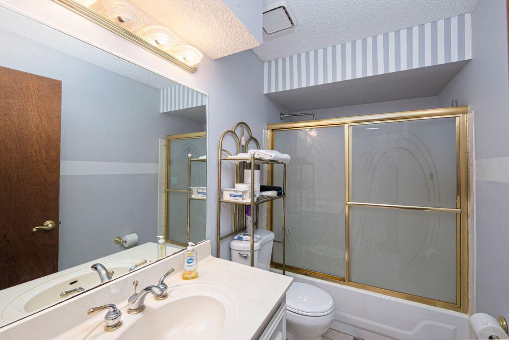 待售: $158,000 (2 贝兹, 2 浴室, 1078 平方英尺)