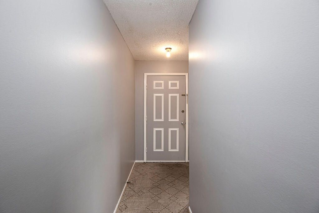 待售: $158,000 (2 贝兹, 2 浴室, 1078 平方英尺)