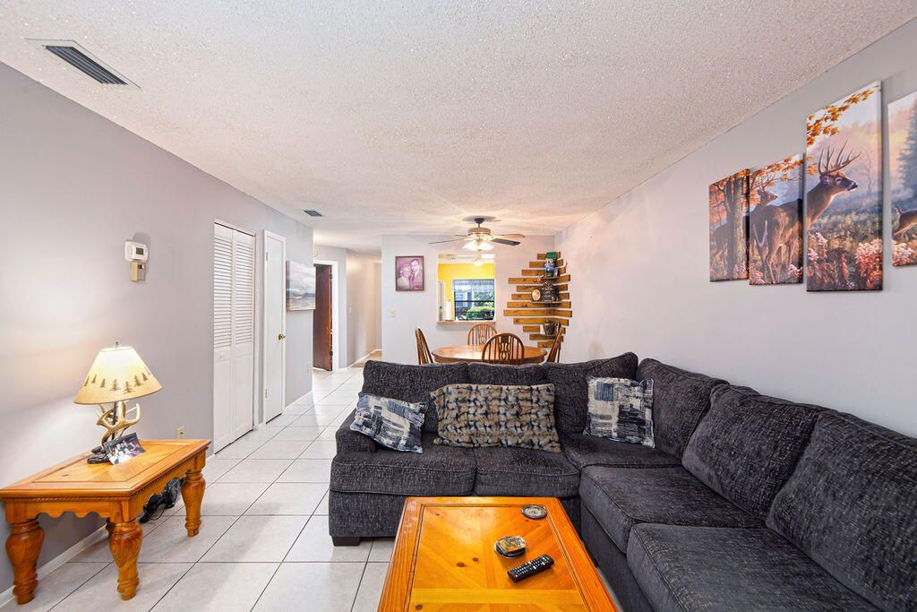 待售: $158,000 (2 贝兹, 2 浴室, 1078 平方英尺)