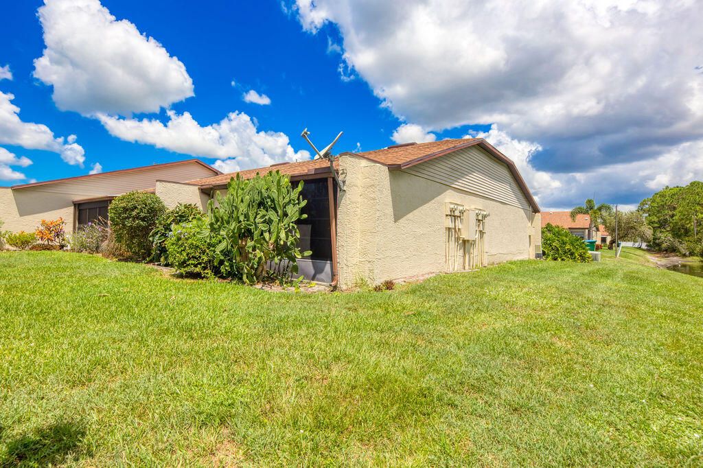 待售: $158,000 (2 贝兹, 2 浴室, 1078 平方英尺)