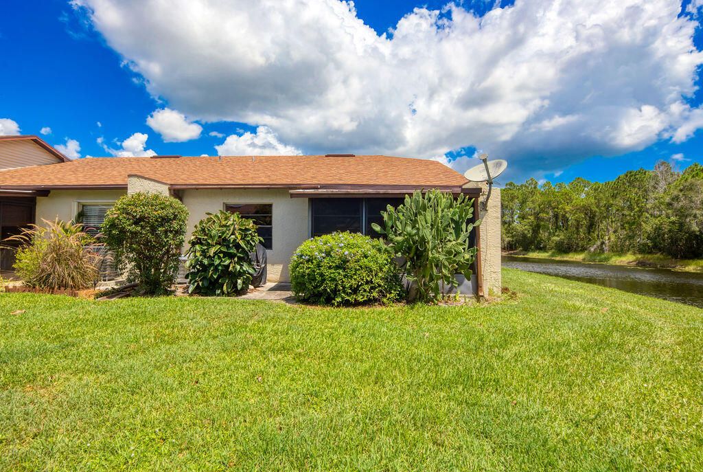 待售: $158,000 (2 贝兹, 2 浴室, 1078 平方英尺)