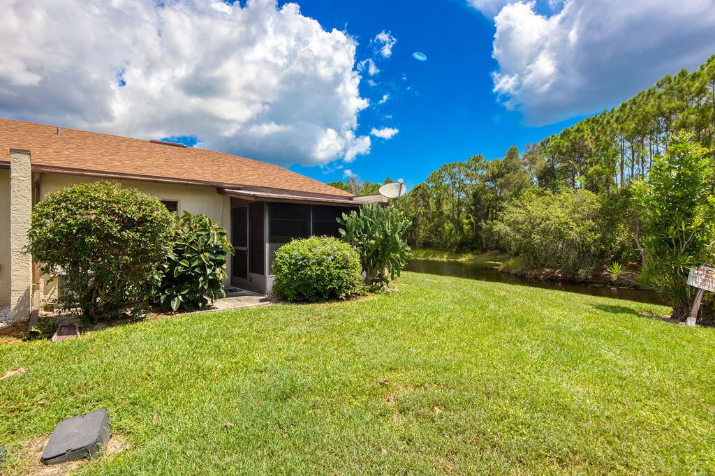 待售: $158,000 (2 贝兹, 2 浴室, 1078 平方英尺)