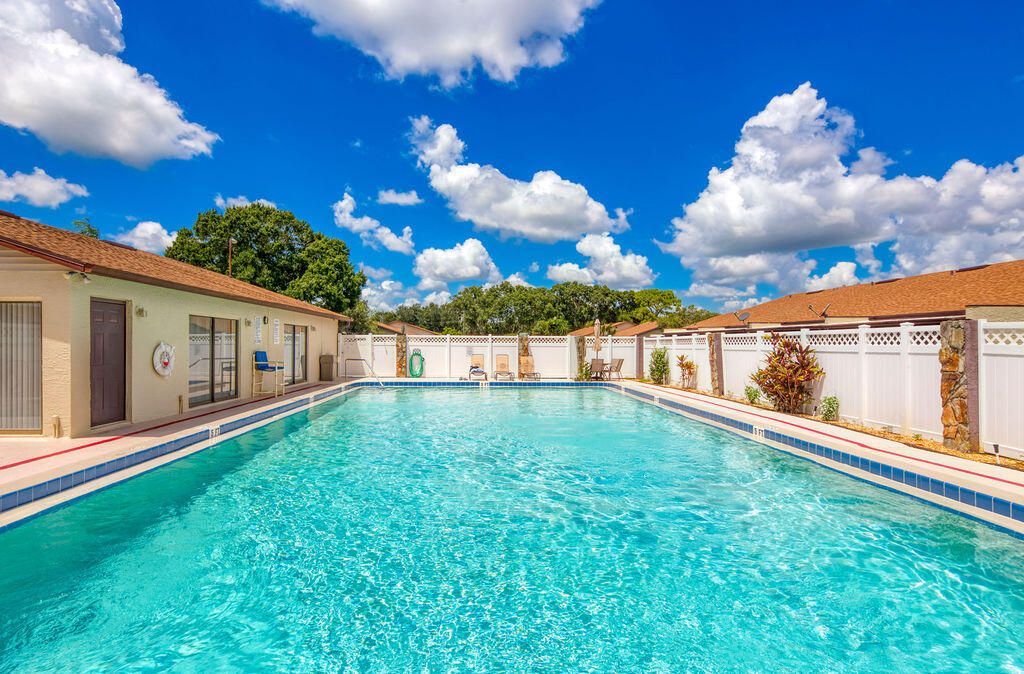 待售: $158,000 (2 贝兹, 2 浴室, 1078 平方英尺)