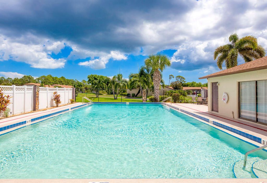 待售: $158,000 (2 贝兹, 2 浴室, 1078 平方英尺)