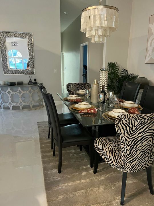 Под контрактом: $7,000 (3 спален, 2 ванн, 1638 Квадратных фут)