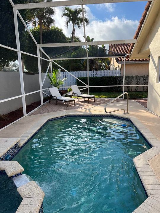 Под контрактом: $7,000 (3 спален, 2 ванн, 1638 Квадратных фут)