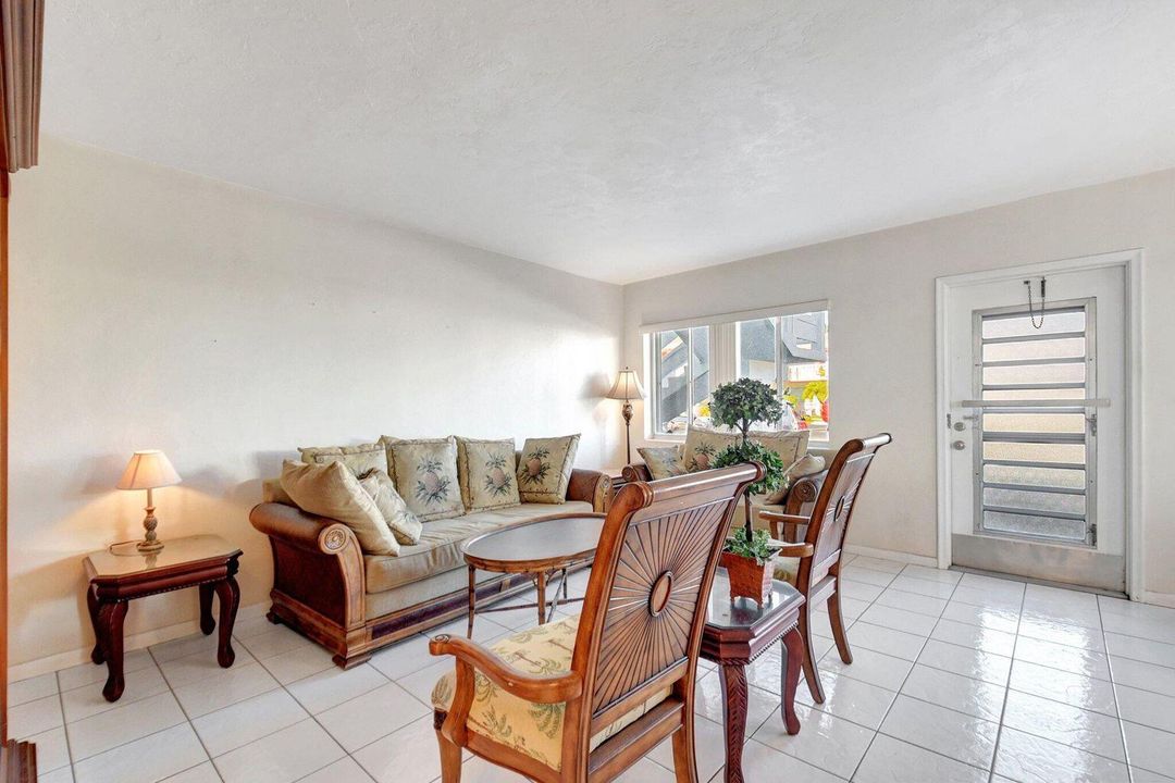 Под контрактом: $125,000 (2 спален, 2 ванн, 867 Квадратных фут)