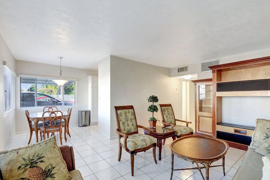 Под контрактом: $125,000 (2 спален, 2 ванн, 867 Квадратных фут)