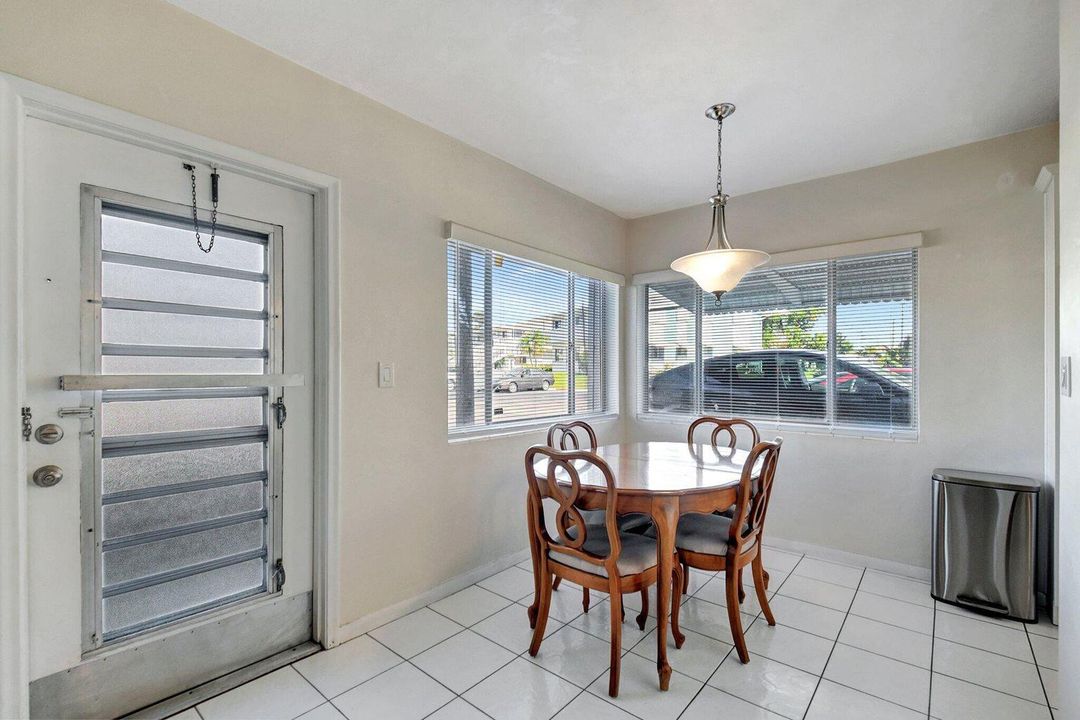 Под контрактом: $125,000 (2 спален, 2 ванн, 867 Квадратных фут)