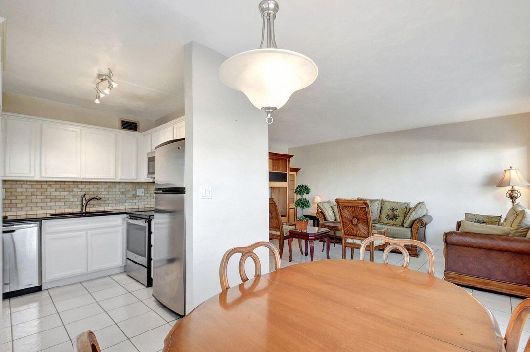 Под контрактом: $125,000 (2 спален, 2 ванн, 867 Квадратных фут)