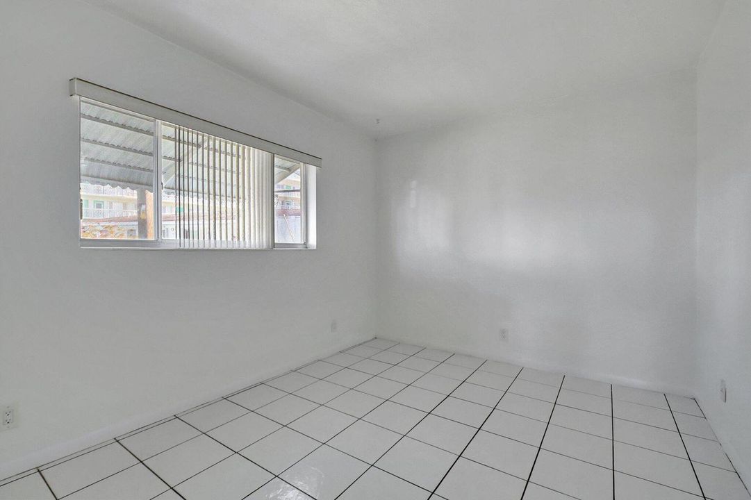 Под контрактом: $125,000 (2 спален, 2 ванн, 867 Квадратных фут)