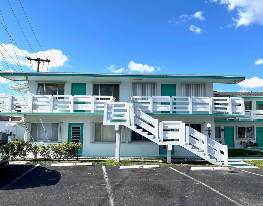 Под контрактом: $125,000 (2 спален, 2 ванн, 867 Квадратных фут)