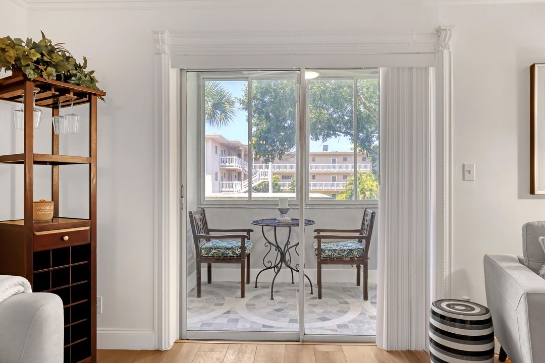 Active With Contract: $95,000 (2 beds, 1 baths, 894 Square Feet)