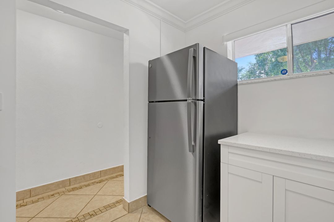 Active With Contract: $95,000 (2 beds, 1 baths, 894 Square Feet)