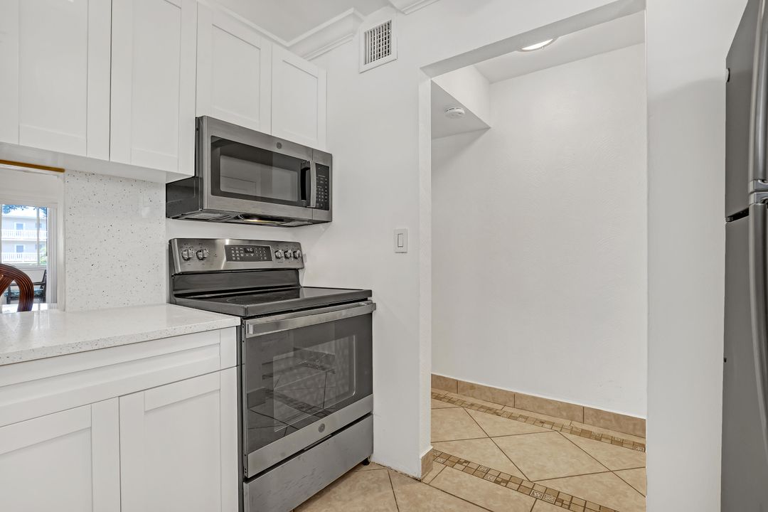 Active With Contract: $95,000 (2 beds, 1 baths, 894 Square Feet)