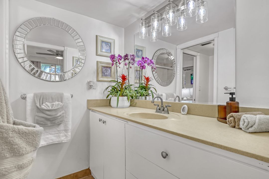 Active With Contract: $95,000 (2 beds, 1 baths, 894 Square Feet)