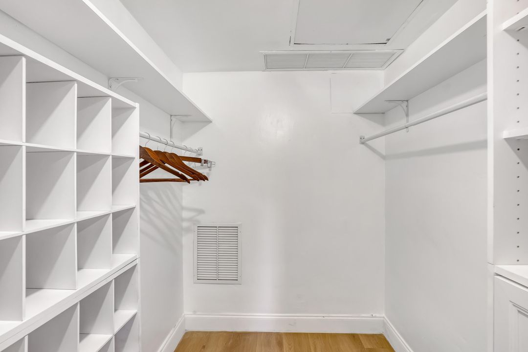 Active With Contract: $95,000 (2 beds, 1 baths, 894 Square Feet)