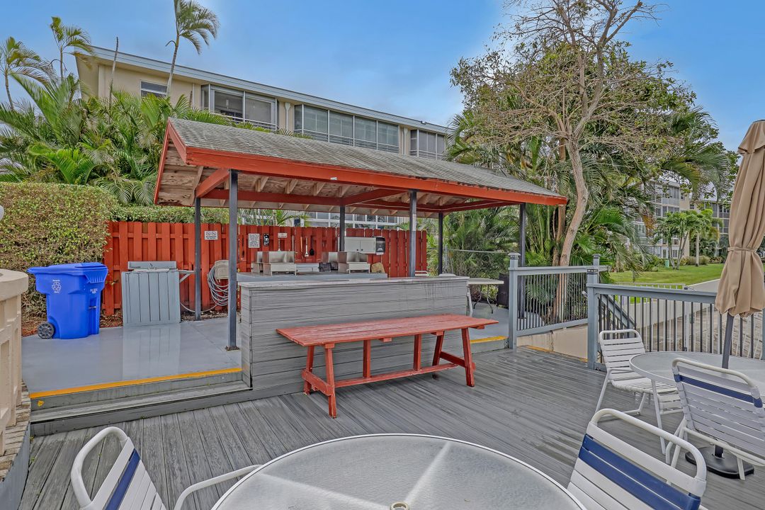 Active With Contract: $95,000 (2 beds, 1 baths, 894 Square Feet)