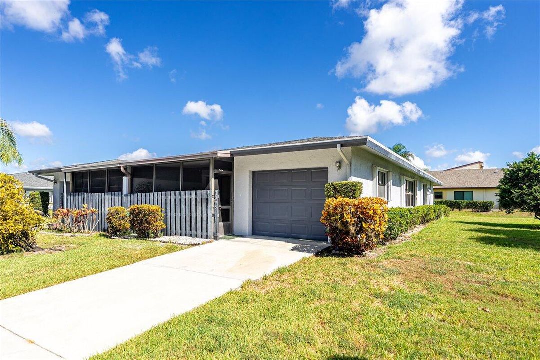 For Sale: $219,900 (2 beds, 2 baths, 1409 Square Feet)