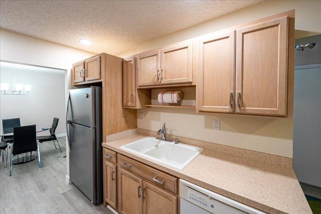 For Sale: $219,900 (2 beds, 2 baths, 1409 Square Feet)