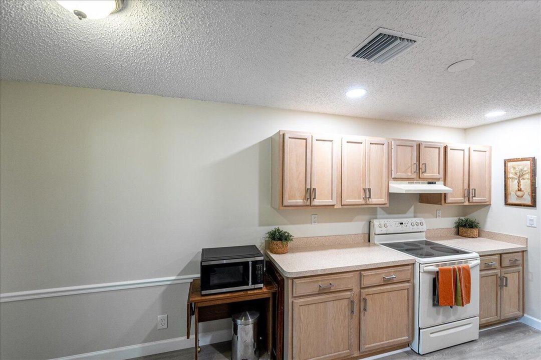 For Sale: $219,900 (2 beds, 2 baths, 1409 Square Feet)