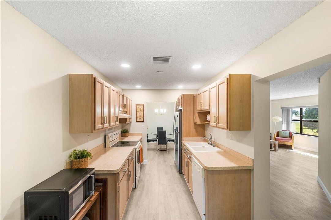 For Sale: $219,900 (2 beds, 2 baths, 1409 Square Feet)